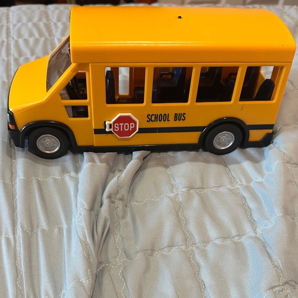NWOT Yellow School Bus Toy - Picture 5 of 7